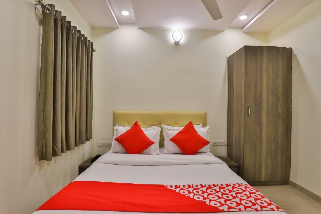 Oyo 26999 Hotel Sg Ahmedabad Exterior foto