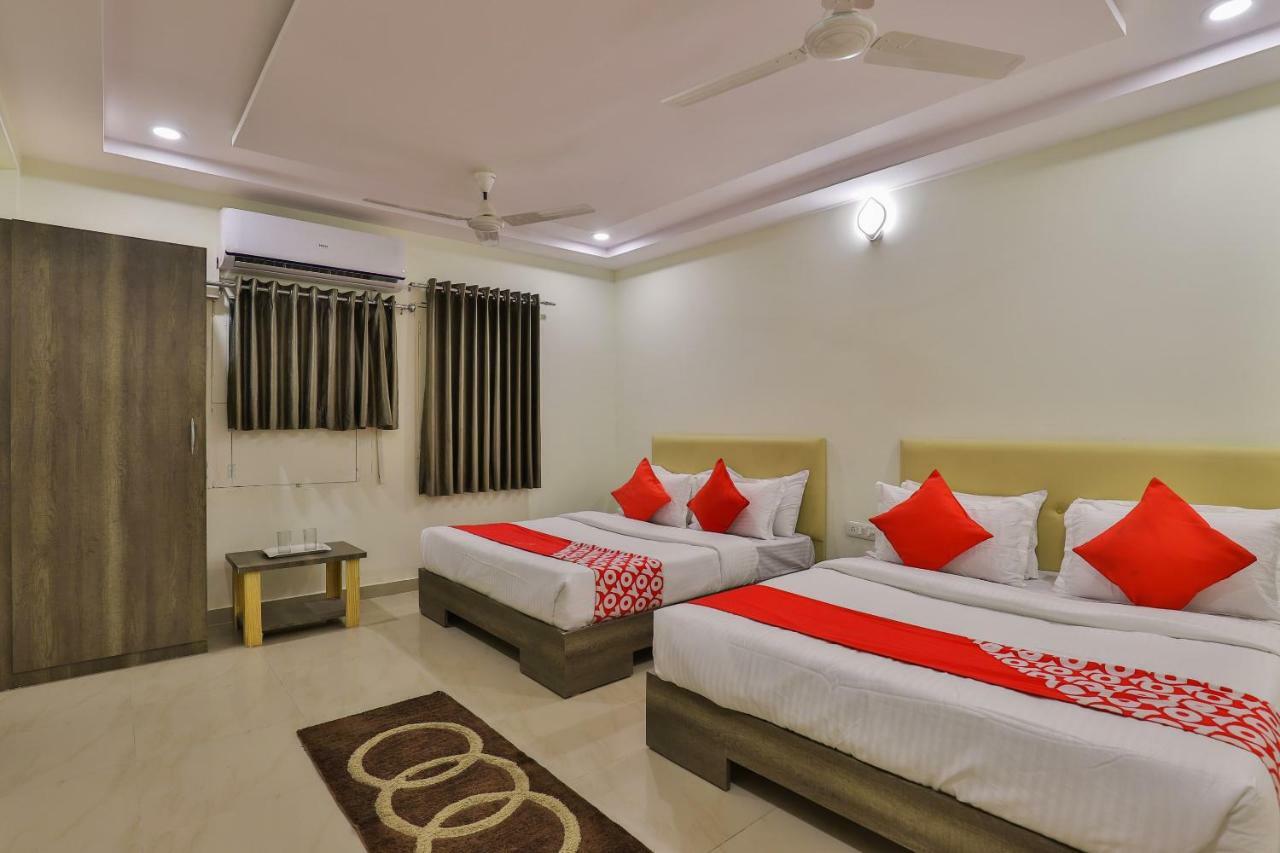 Oyo 26999 Hotel Sg Ahmedabad Exterior foto